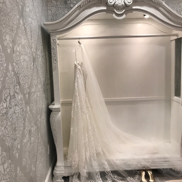 Skylar Wedding Dress
By Sottero and Midgley - Picture 4 of 12